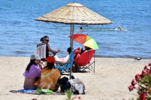 Marmaris'te tatilciler plajlara akın etti