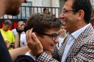 Ekrem İmamoğlu: Oğlunu d&ouml;vd&uuml; olsun biraz