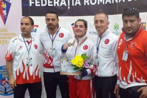 Milli boks&ouml;r Ece Asude Ediz, Avrupa şampiyonu oldu
