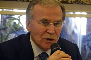 Eski TBMM Başkanı Şahin: M&uuml;sl&uuml;manlar maalesef sıkıntı i&ccedil;erisindeler