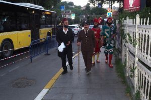 &Uuml;nl&uuml; oyuncu iftariyelik dağıttı