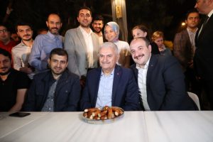 Bakan Varank'ın sahurunda Yıldırım s&uuml;rprizi