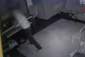 Hırsızlar &ouml;nce bebek kamerasına sonra polise yakalandı