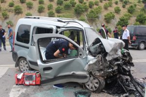 Kocaeli'de feci kaza: 2 &ouml;l&uuml;, 4 ağır yaralı