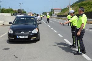 S&uuml;r&uuml;c&uuml;lerin karnesi &ccedil;ocuklardan