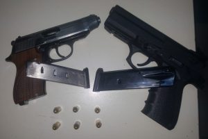 Bursa polisi g&ouml;z a&ccedil;tırmıyor, &ccedil;ok sayıda tabanca ve uyuşturucu ele ge&ccedil;irildi