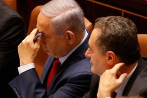 Hezimete uğrayan Netanyahu'dan flaş hamle! İki bakanı g&ouml;revden aldı