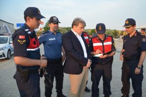 Jandarma ve polisten bayram &ouml;ncesi sıkı denetim