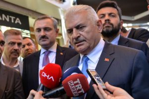 Binali Yıldırım, Keskin'de se&ccedil;imi kazanan Dede Yıldırım'ı tebrik etti
