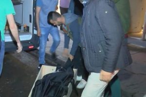 Kıskan&ccedil;lık krizi &ouml;l&uuml;m getirdi! Karı-koca birbirini bı&ccedil;akladı...