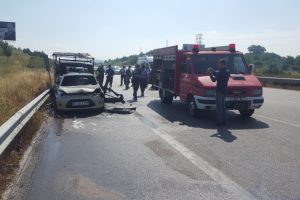 Bursa'da g&uuml;venlik şeridinde duran otomobile karpuz y&uuml;kl&uuml; kamyonet &ccedil;arptı: 1 &ouml;l&uuml;