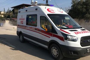 Askeri ara&ccedil; devrildi: 19 yaralı