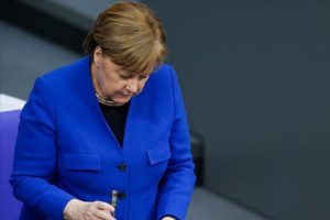 Almanya'da Merkel h&uuml;k&uuml;meti zor durumda