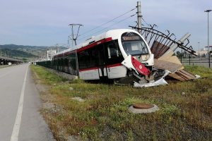 Tramvay hat dışına &ccedil;ıktı!