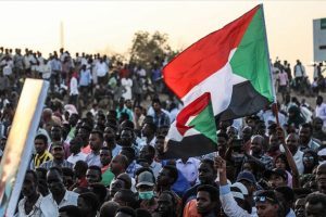 Sudan'daki T&uuml;rk vatandaşlarına 'sokağa &ccedil;ıkmayın' &ccedil;ağrısı