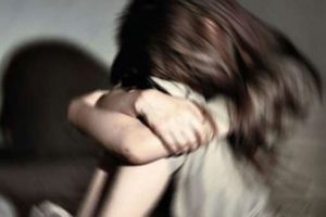 &Ouml;ğretmen, &ouml;ğrencisine cinsel istismar iddiasıyla tutuklandı