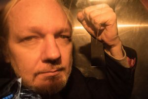 İsve&ccedil; mahkemesi, Assange'ı tutuklama talebini reddetti