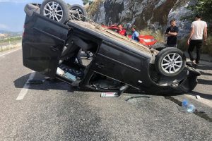 Kontrolden &ccedil;ıktı, takla atarak durdu