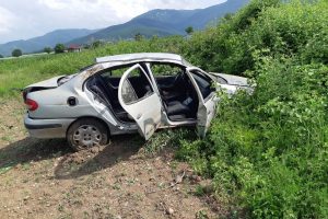 15 yaşındaki s&uuml;r&uuml;c&uuml; kaza yaptı