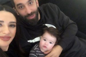 Arda Turan ve eşi Aslıhan Doğan oğullarının fotoğraflarını ilk kez paylaştı!