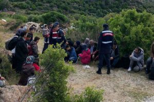 &Ccedil;anakkale'de yakalandılar! 22 ka&ccedil;ak, 3 organizat&ouml;r