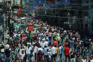 İstiklal Caddesi'nde bayram yoğunluğu!