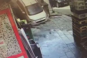 Hızını alamayınca basamaklardan otomobiliyle indi!