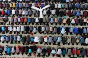 Bayram vaazındaki s&ouml;zleri tepki &ccedil;eken imam a&ccedil;ığa alındı!