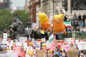 On binler Trump'a karşı y&uuml;r&uuml;d&uuml;