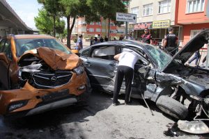 Bayram tatilinin 4 g&uuml;nl&uuml;k kaza bilan&ccedil;osu: 36 &ouml;l&uuml;, 275 yaralı