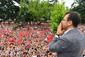 İmamoğlu: Bu y&uuml;rekli kardeşiniz asla vazge&ccedil;meyecek