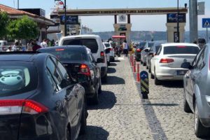 Yola &ccedil;ıkan tatilcilerin d&ouml;n&uuml;ş&uuml; erken başladı