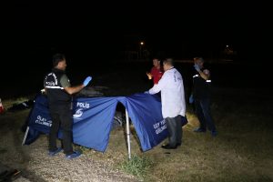 Yol kenarında erkek cesedi bulundu