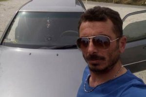 Amcasını sokak ortasında infaz etti!