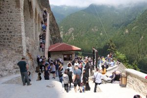 S&uuml;mela Manastırı bayramda doldu, taştı
