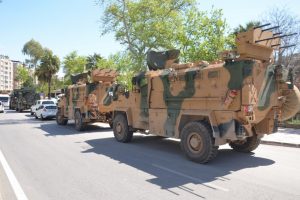 Bayramda sınıra askeri sevkiyatı
