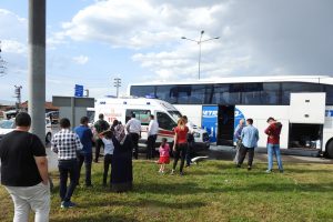 Yolcu otob&uuml;s&uuml; kırmızı ışıkta 7 araca &ccedil;arptı: 7 yaralı