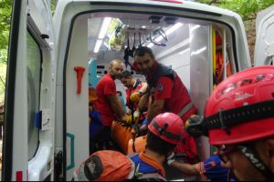 Bursa'da feci son! Selfie yaparken yaklaşık 10 metre y&uuml;kseklikten d&uuml;şerek hayatını kaybetti