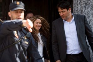 Shakira hakim karşısında!