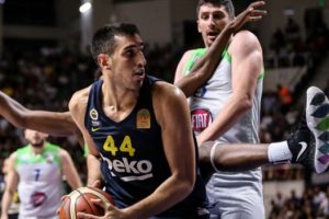 Fenerbah&ccedil;e Beko finalde! Rakibi Anadolu Efes...