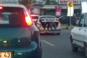Bursa'da otomobilin bagajında tehlikeli yolculuk