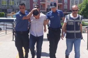 Bar sahibi m&uuml;şterilerine kabusu yaşattı!