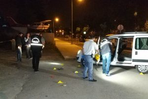 Samsun'da b&uuml;feci 3 kişiyi tabancayla yaraladı