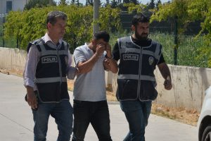 Yol kenarında &ouml;l&uuml; bulundu, otob&uuml;s &ccedil;arptığı ortaya &ccedil;ıktı