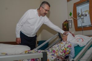 Karacabey Belediye Başkanı &Ouml;zkan, Ramazan Bayramı'nda hastaları unutmadı