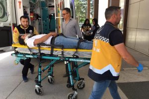 Isparta'da tarım aracı devrildi: 1 &ouml;l&uuml;, 2 yaralı