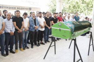 &Ccedil;orlu'daki kazada &ouml;len Melike, Bursa'da sonsuzluğa uğurlandı