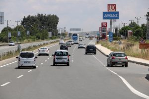 Edirne'de bayram d&ouml;n&uuml;ş&uuml; trafik yoğunluğu