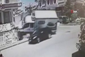 Kan donduran kaza g&uuml;venlik kamerasında