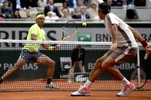 Fransa A&ccedil;ık'ta Nadal, Federer'i ge&ccedil;erek finale y&uuml;kseldi
